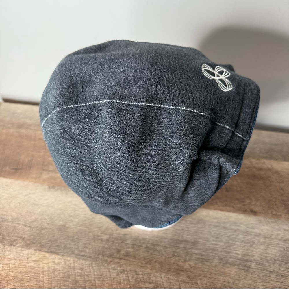 Upcycled Reversible Denim Hat Beanie Toque TNA Flower Appliqué One Of A Kind - Picture 13 of 13